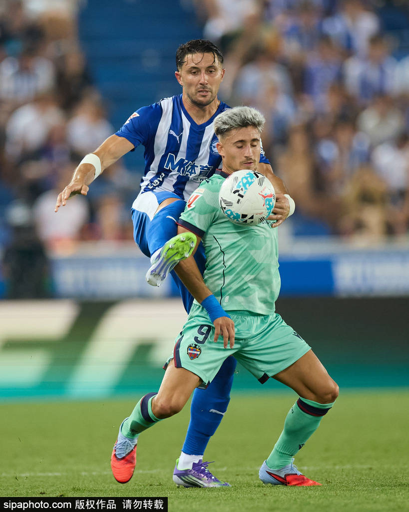 开云体育在线-瓦伦西亚客场旋风逆转，笑傲联赛