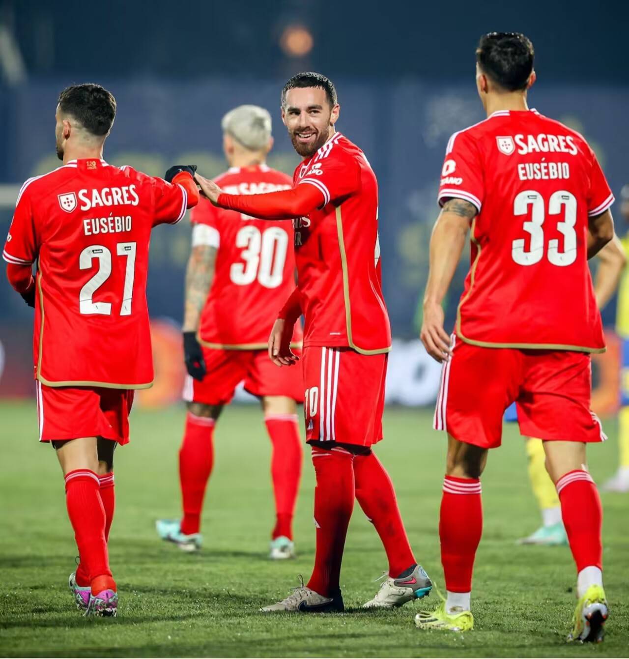 包含摩纳哥客场作战，防守问题引关注的词条