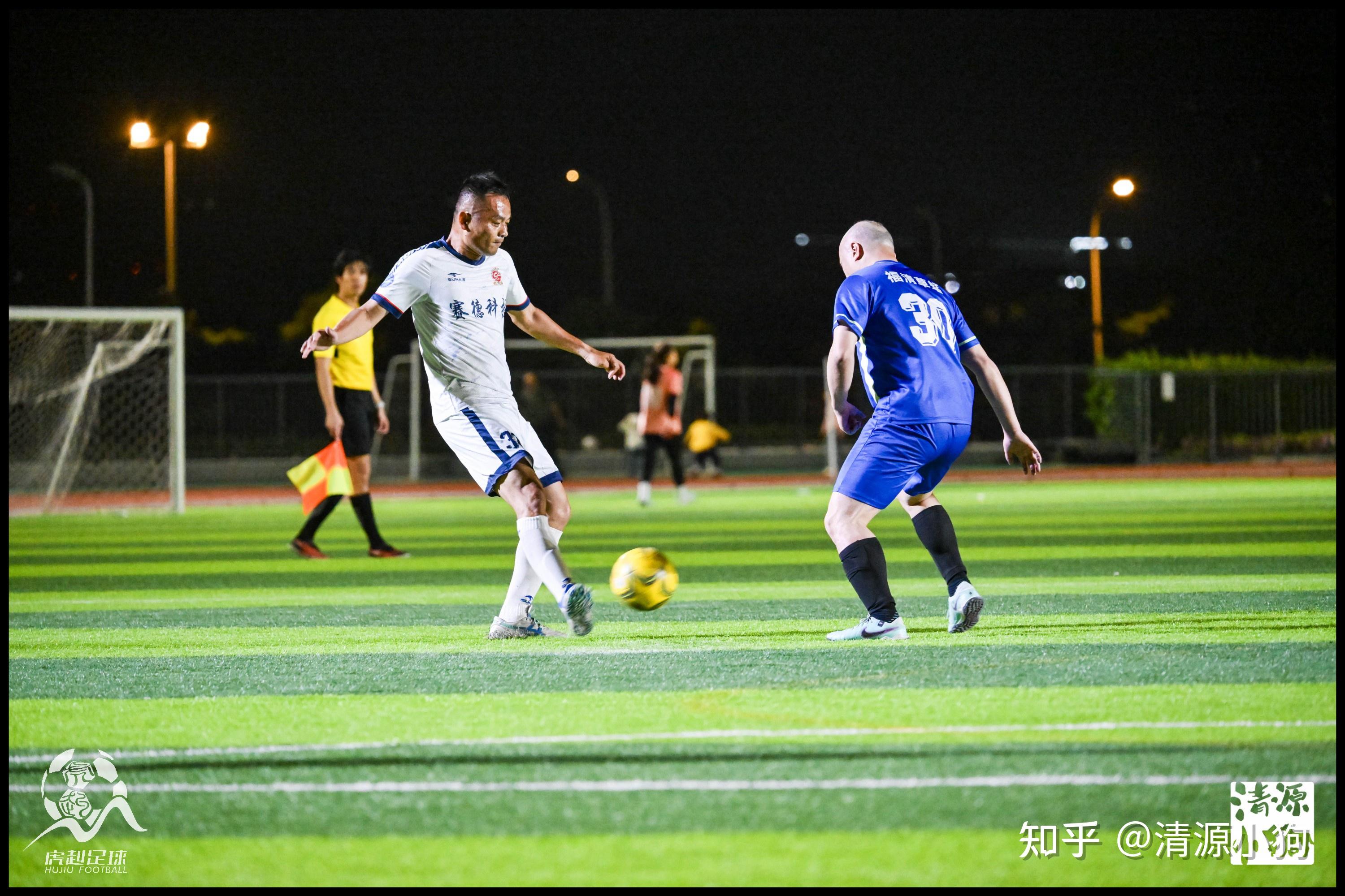 开云sport-球队踢出精彩比赛，球员奋力拼搏，互动不断