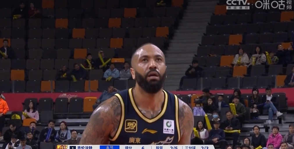 人中锋状态火热，率队击败对手