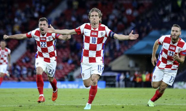 包含克罗地亚备战欧预赛，谨慎备战的词条