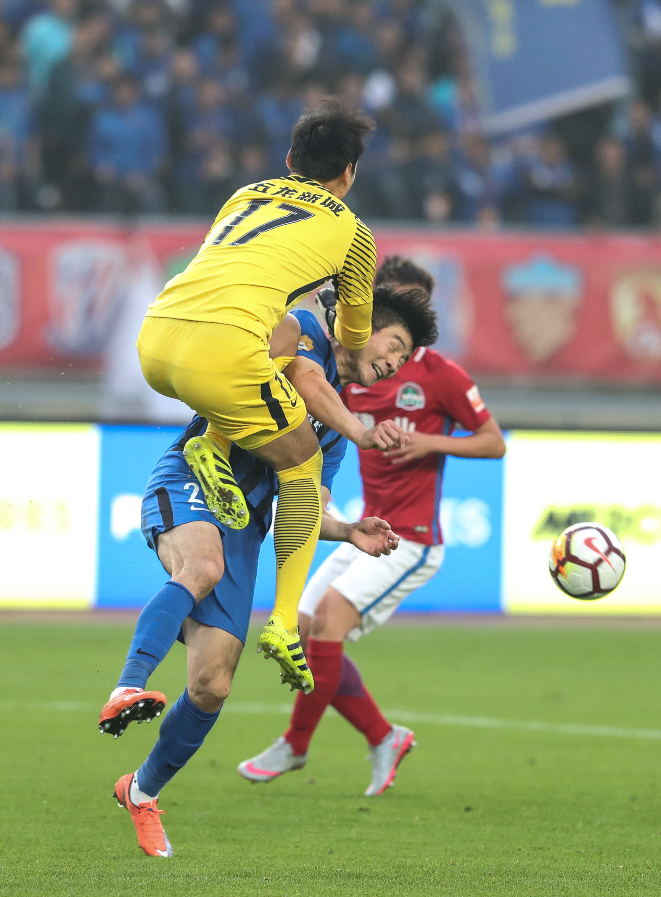 开云APP-关于苏宁球员球技精湛，欲突破禁区率先进球的信息